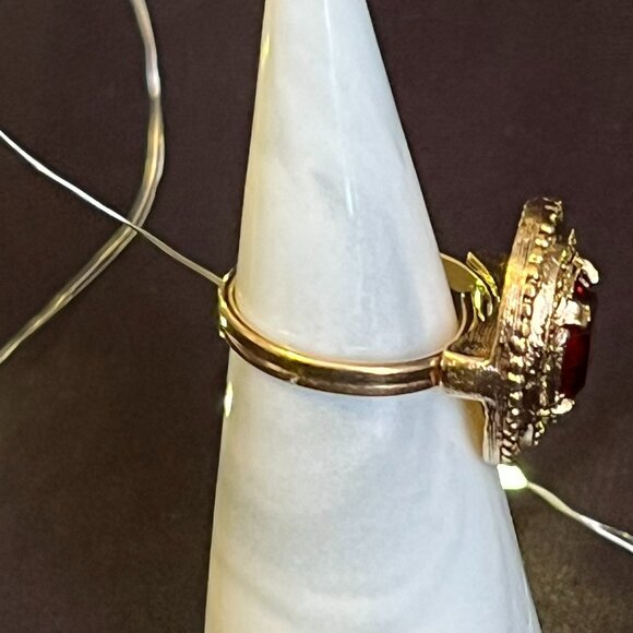 Vintage Sarah Coventry Ruby Red Cocktail Ring – ©SARAH Hallmark – Adjustable - Picture 5 of 10